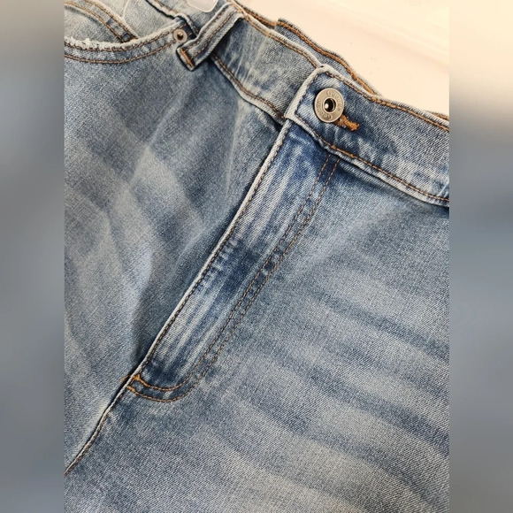 Stylish Men's Distressed Denim  Shorts - Ripped & Stretch Fit for Casual Wear - Picture 9 of 14